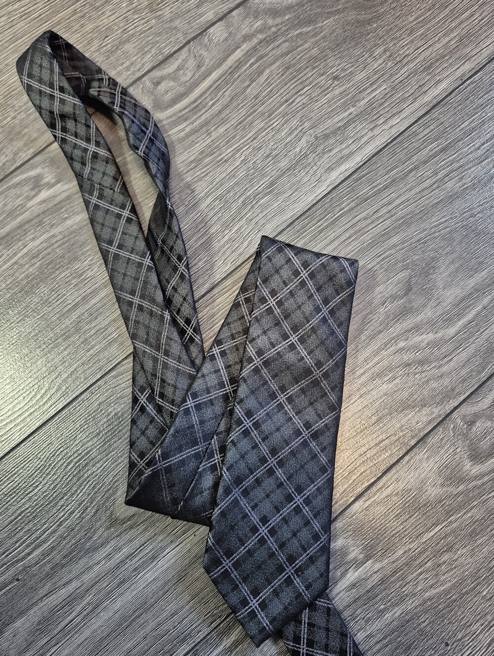 Calvin Klein Men's Silk Tie Gray Black Plaid Checkered Geometric Dress Necktie - Picture 4 of 4